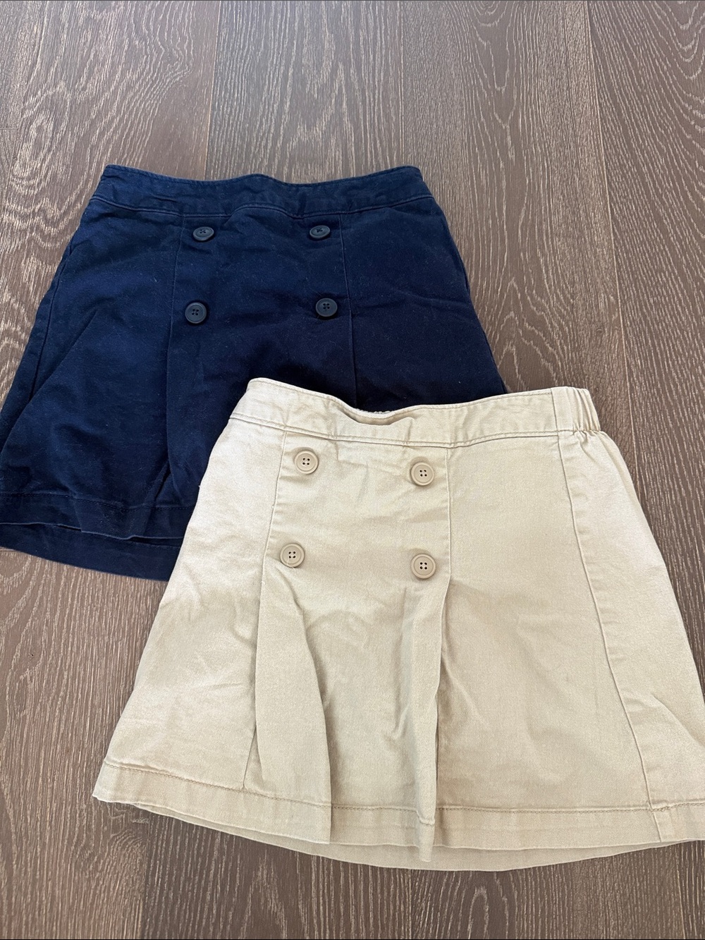Old Navy Girls' Double-Button Uniform Skort - Navy and Khaki. Size L 10/12